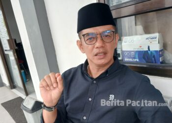 Ketua Komisi II DPRD Pacitan, Handoko, S.Sos., M.M., menyoroti pentingnya pemerataan tenaga pendidik serta peningkatan kualitas pendidikan di seluruh wilayah Kabupaten Pacitan, mulai dari perkotaan hingga daerah pelosok dan perbatasan.(Foto : Sunardi / Beritapacitan.com).