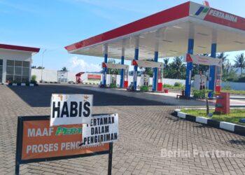 Sejumlah pompa BBM di salah satu SPBU di Kabupaten Pacitan tidak beroperasi setelah stok bahan bakar habis, Kamis 12/3/2026. (Foto : Sunardi/Beritapacitan.com)