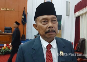 Drs. Eko Setyoranu saat memberikan keterangan terkait fokus kedepan usai resmi menjadi DPRD Pacitan, Rabu, 8 April 2026. (Foto: Sunardi/Berita Pacitan)