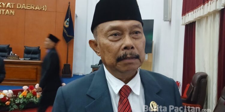 Drs. Eko Setyoranu saat memberikan keterangan terkait fokus kedepan usai resmi menjadi DPRD Pacitan, Rabu, 8 April 2026. (Foto: Sunardi/Berita Pacitan)