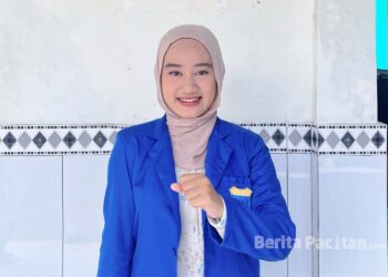 Naila Salsabila, kader PMII Komisariat STKIP PGRI Pacitan, sukses mengharumkan nama daerah dengan meraih Juara 1 lomba microteaching tingkat nasional yang digelar UIN Sunan Kudus. (Foto : Sunardi/Beritapacitan.com).
