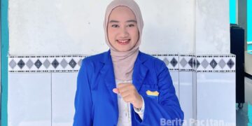 Naila Salsabila, kader PMII Komisariat STKIP PGRI Pacitan, sukses mengharumkan nama daerah dengan meraih Juara 1 lomba microteaching tingkat nasional yang digelar UIN Sunan Kudus. (Foto : Sunardi/Beritapacitan.com).