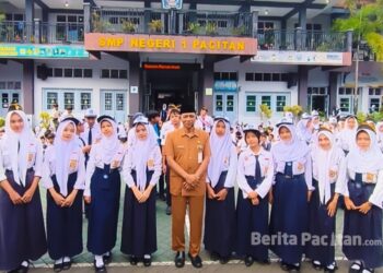 Pembelajaran Sekolah Sak Ngajine di SMP Negeri 1 Pacitan, sebagai bagian dari strategi menarik minat orang tua dalam SPMB 2026. (Foto: Instagram SMP Negeri 1 Pacitan)