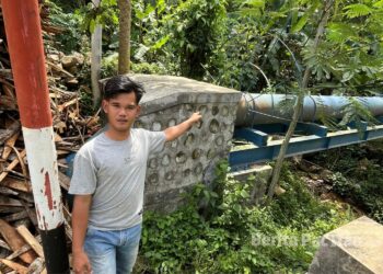 Pemilik lahan, Wildan Sarifudin, mengaku keberatan lantaran pembangunan dilakukan tanpa adanya izin yang jelas dari pihak keluarga. (Foto: Sunardi/Beritapacitan.com)