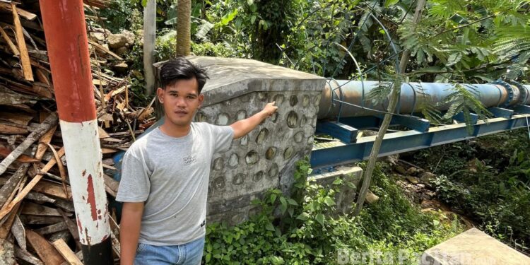 Pemilik lahan, Wildan Sarifudin, mengaku keberatan lantaran pembangunan dilakukan tanpa adanya izin yang jelas dari pihak keluarga. (Foto: Sunardi/Beritapacitan.com)