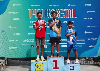 Zio Ataya Ariassafa, siswa kelas 5 SD Nuril Islam Pacitan, sukses meraih Juara 1 lomba renang pada ajang Porseni Kabupaten Pacitan 2026. (Foto: Tri Setyowati For Berita Pacitan)