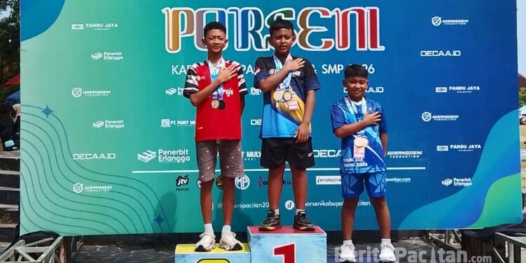 Zio Ataya Ariassafa, siswa kelas 5 SD Nuril Islam Pacitan, sukses meraih Juara 1 lomba renang pada ajang Porseni Kabupaten Pacitan 2026. (Foto: Tri Setyowati For Berita Pacitan)