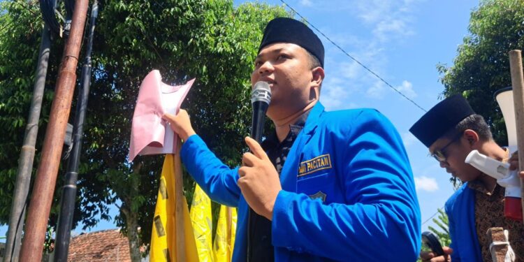Ketua PC PMII Pacitan, Sunardi, menilai penguatan nilai-nilai Pancasila harus dimulai dari keteladanan para pejabat dan pemimpin sebagai contoh bagi generasi muda.