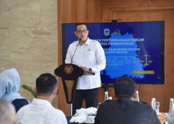 Kajari Pacitan Serahkan Legal Opinion untuk Penyesuaian Perda