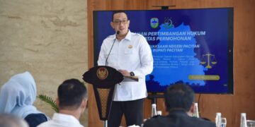 Kajari Pacitan Serahkan Legal Opinion untuk Penyesuaian Perda