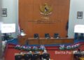 Rapat yang berlangsung di Gedung DPRD Kabupaten Pacitan itu diawali dengan penyampaian laporan hasil Panitia Khusus (Pansus) dan pendapat fraksi-fraksi DPRD. (Foto: Sunardi/Beritapacitan.com).