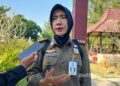 Sekretaris Satpol PP Kabupaten Pacitan, Novia Wardhani, SH., M.Si, memberikan keterangan kepada awak media usai mengikuti talk show sosialisasi pemberantasan peredaran rokok ilegal. ( Foto: Sunardi/Berita Pacitan).